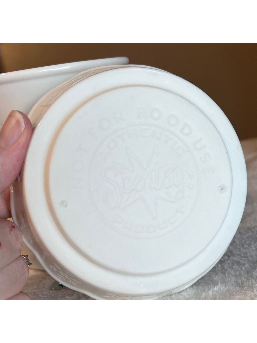 SCENTSY Blizzard White Ceramic Wax Warmer - Picture 6 of 9